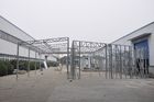 Porcellana Le tettoie/veicolo per il trasporto del metallo prefabbricati impermeabili sparge con le strutture d&#039;acciaio galvanizzate fabbrica